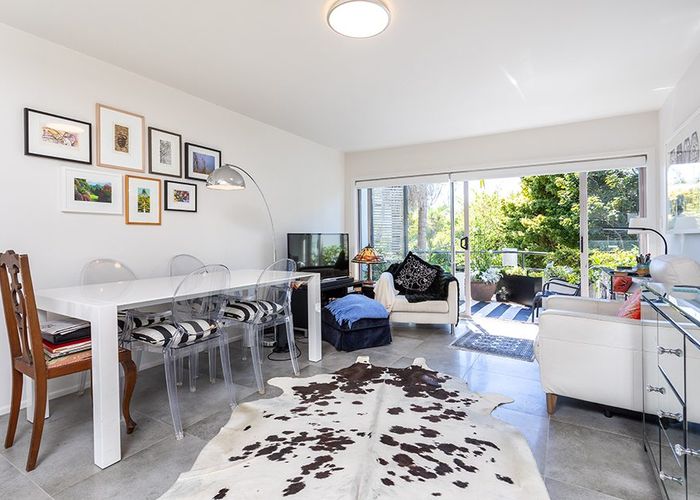  at 9/6 Sarsfield Street, Herne Bay, Auckland