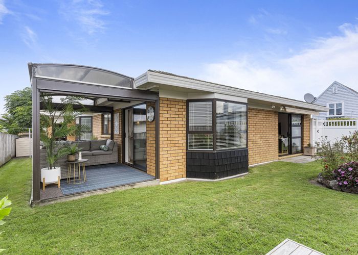  at 2/61 Amaru Road, Onehunga, Auckland