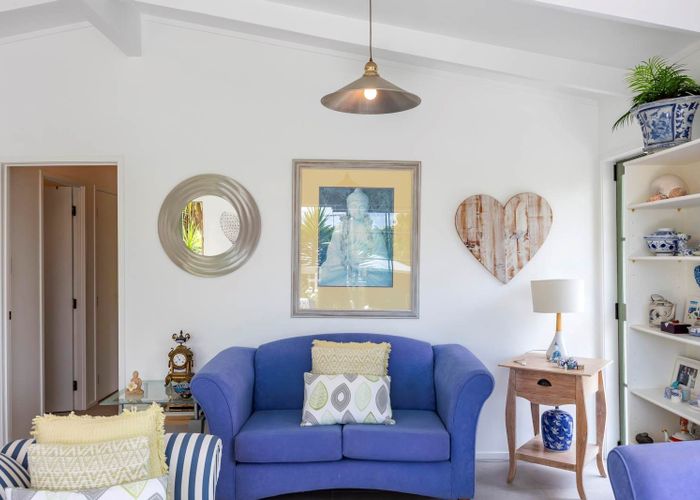  at 2/92 Coronation Road, Hillcrest, North Shore City, Auckland