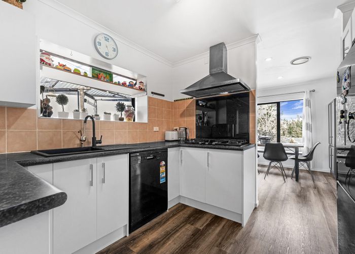  at 8 Westglen Place, Ranui, Auckland