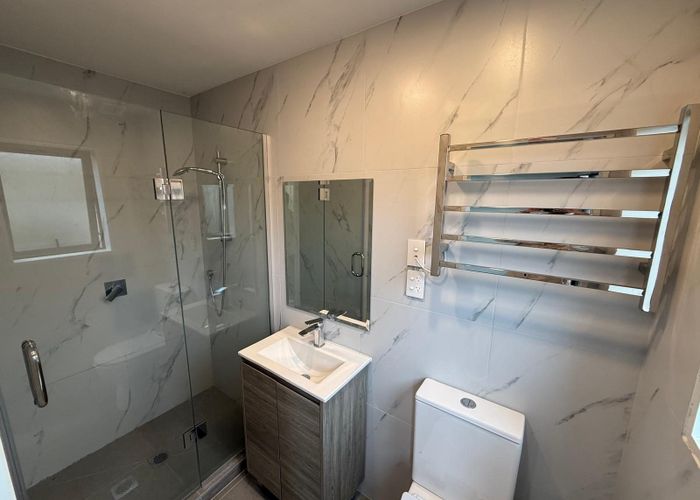  at 2/45 Heatherbank Street, Glen Innes, Auckland