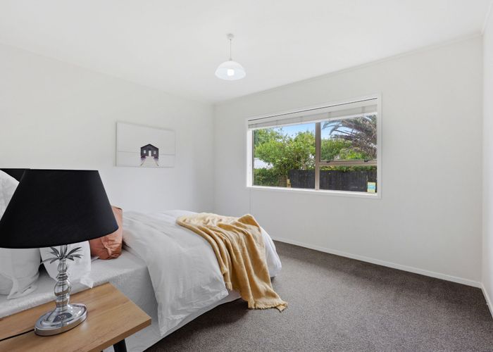  at 2/27 Matuhi Rise, Henderson, Waitakere City, Auckland