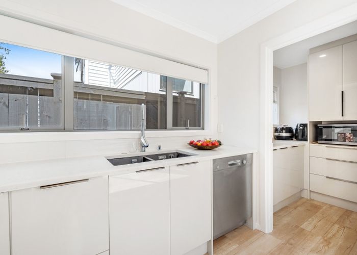  at 4 Waihanga  Way, Bucklands Beach, Manukau City, Auckland