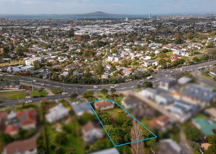  at 518 Glenfield Road, Bayview, North Shore City, Auckland