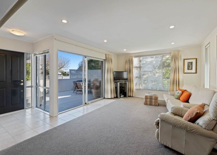  at 32 Fielding Crescent, Farm Cove, Auckland