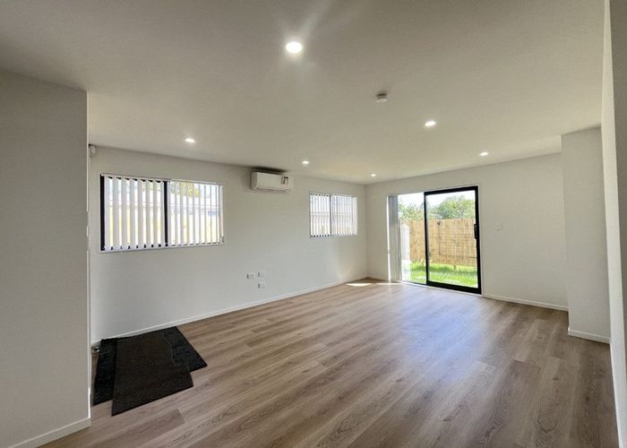  at 18D Penfold Place, Henderson, Waitakere City, Auckland