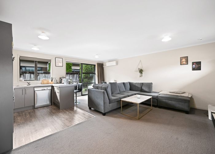  at 2/102 Old Farm Road, Hamilton East, Hamilton, Waikato