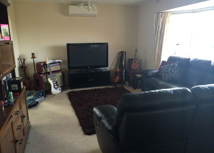  at 1/32 Booralee Avenue, Botany Downs, Manukau City, Auckland