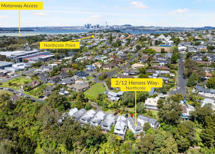  at 2/12 Herons Way, Northcote, Auckland