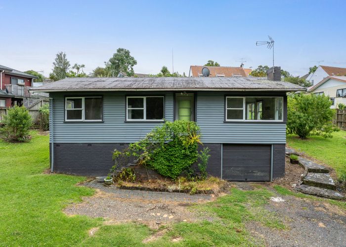  at 16 Blenheim Street, Glenfield, North Shore City, Auckland