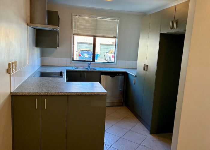  at 12 Verdale Circle, Glen Eden, Waitakere City, Auckland