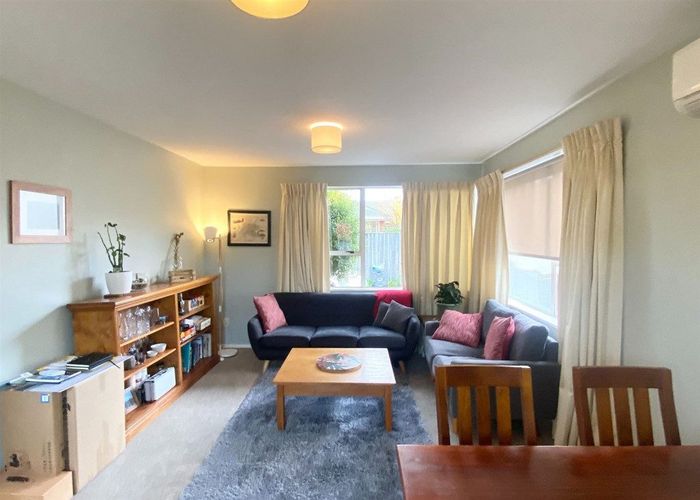 at 2/126 Opawa Road, Waltham, Christchurch City, Canterbury