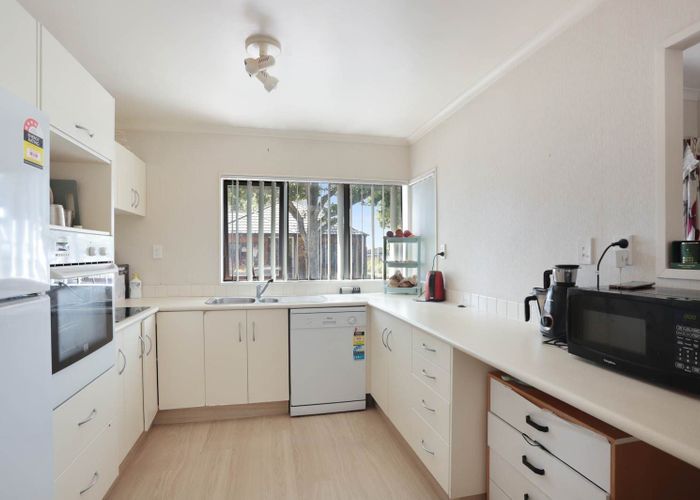  at 2 Westvale Avenue, Ranui, Waitakere City, Auckland