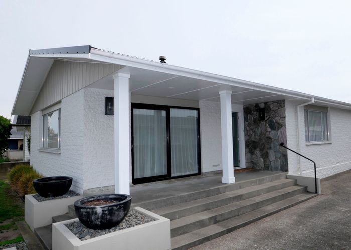  at 77 Gray Av, Paraparaumu Beach, Kapiti Coast, Wellington