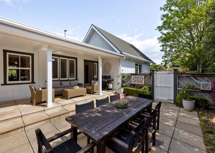  at 570 Grey Street, Hamilton East, Hamilton