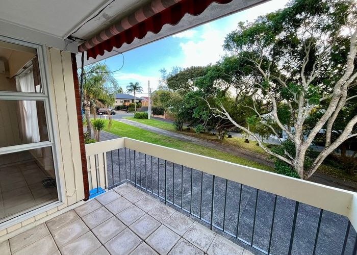  at 2/105 Landscape road, Mount Eden, Auckland City, Auckland