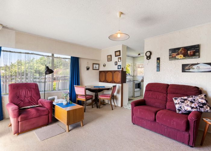  at 2/4 Dalwhinnie Parade, Highland Park, Manukau City, Auckland