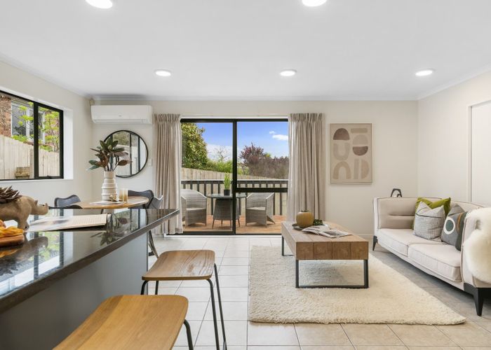  at 9 Travis View Drive, Fairview Heights, Auckland