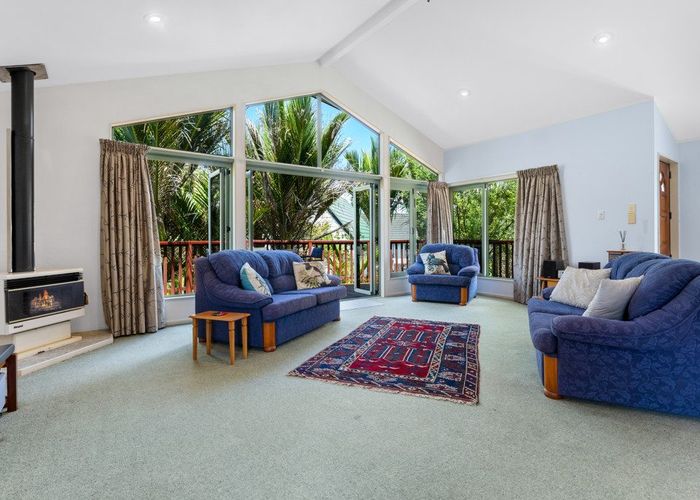  at 2/32 Park Road, Glenfield, Auckland