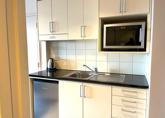  at 17 Byron Avenue, Northcote, North Shore City, Auckland