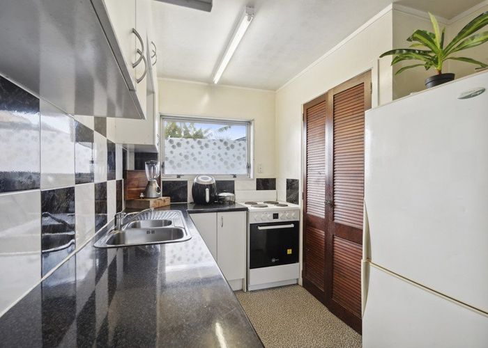  at 2/47 Tennessee Avenue, Mangere East, Manukau City, Auckland