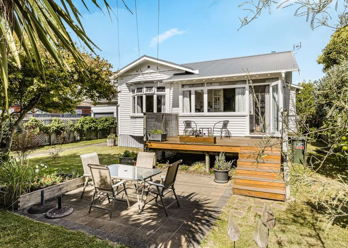  at 8 Invermay Avenue, Mount Roskill, Auckland