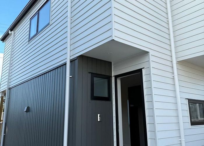  at 2/11 Camp Road, Mount Wellington, Auckland City, Auckland