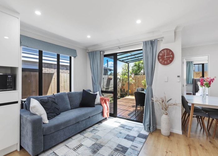  at 9B Kingdale Road, Henderson, Waitakere City, Auckland