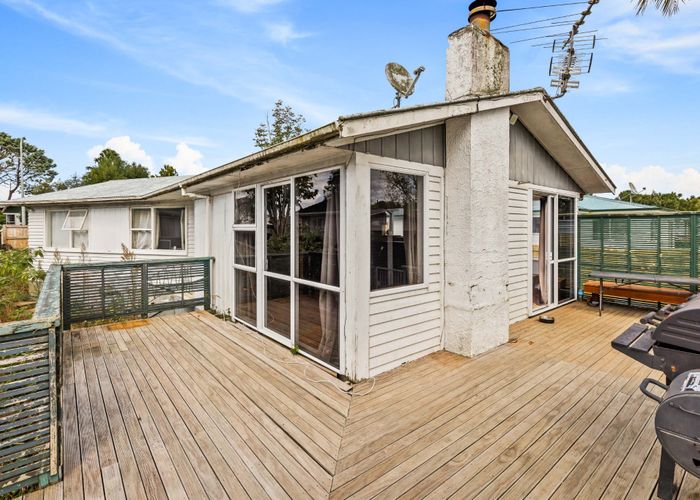  at 97 Riverpark Crescent, Henderson, Waitakere City, Auckland