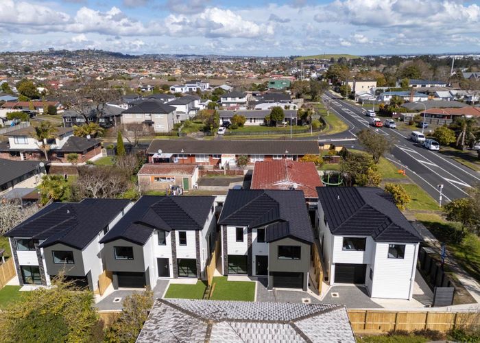  at 84 Botany Road, Botany Downs, Auckland