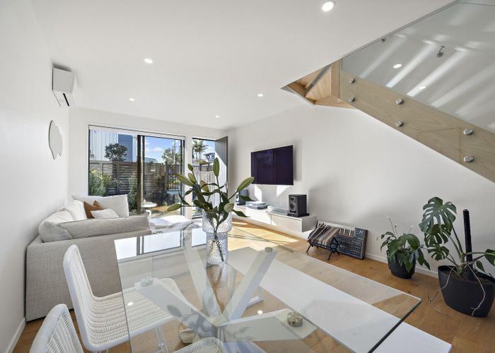  at 12/82 East Coast Road, Milford, North Shore City, Auckland