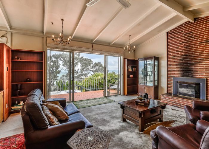  at 38 Cliff View Drive, Green Bay, Waitakere City, Auckland