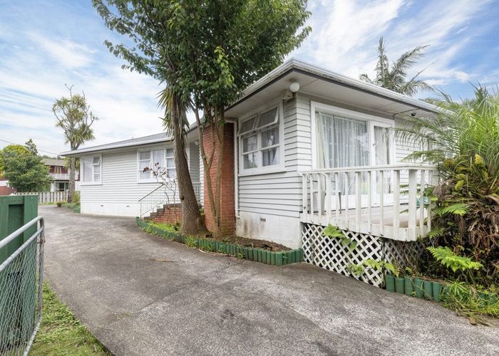  at 6 Divich Ave, Te Atatu Peninsula, Waitakere City, Auckland