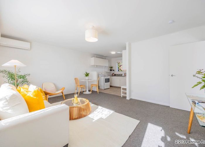 at 2/213 Penrose Road, Mount Wellington, Auckland City, Auckland
