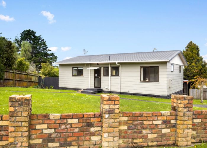  at 4 Forster Place, West Harbour, Auckland