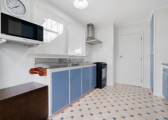  at 4 Clendon Place, Manurewa, Auckland