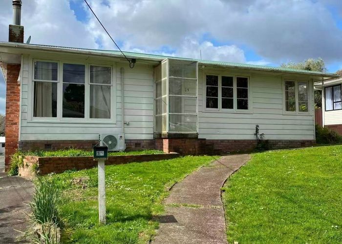  at 15 Kereru Street, Henderson, Waitakere City, Auckland