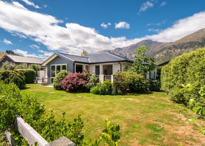  at 10 Coburn Place, Lake Hayes Estate, Queenstown-Lakes, Otago