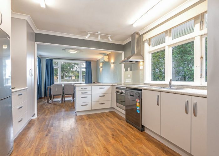  at 8 Winston Avenue, Hokowhitu, Palmerston North, Manawatu / Whanganui