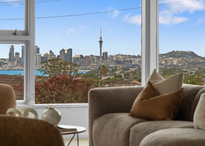  at 95 Ocean View Road, Hillcrest, North Shore City, Auckland