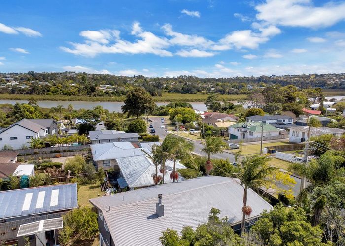  at 27 Wharf Road, Te Atatu Peninsula, Waitakere City, Auckland