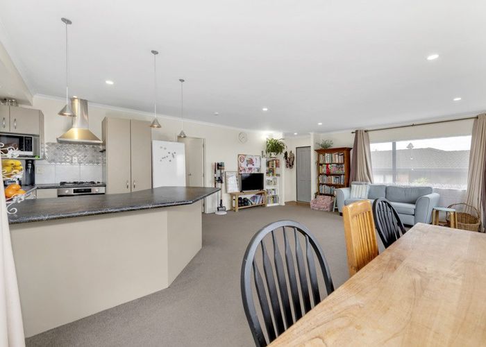  at 2/312 Wairau Road, Glenfield, North Shore City, Auckland