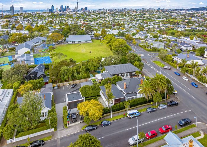 For sale 4/213 Jervois Road, Herne Bay, Auckland City, Auckland