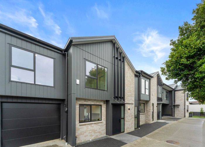  at 2D Coronation Street, Belmont, North Shore City, Auckland