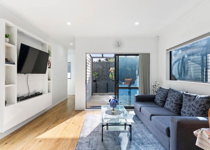  at 70E Woodglen Road, Glen Eden, Waitakere City, Auckland