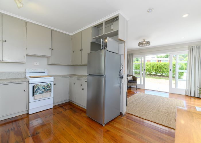  at 32 South Lynn Road, Titirangi, Auckland