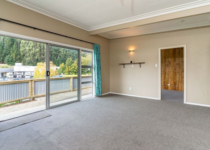  at 186 Kaikorai Valley Road, Bradford, Dunedin