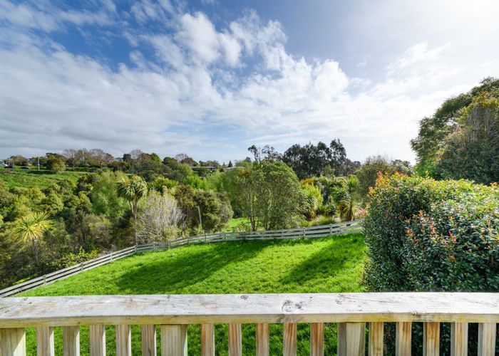 For sale 34 Ruapehu Drive, Fitzherbert, Palmerston North, Manawatu