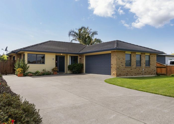  at 35 Edgewater Grove, Whakatane