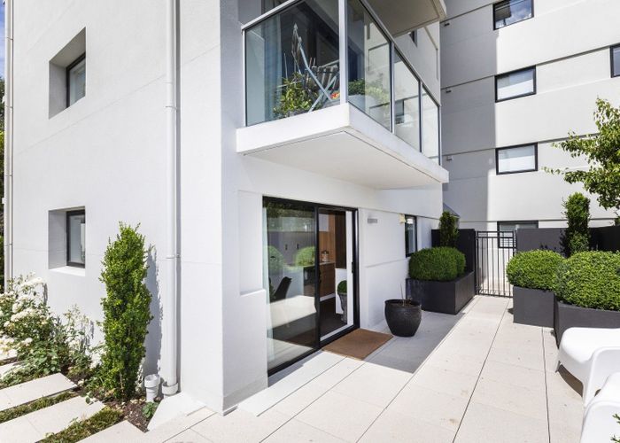  at 2/18 Carlton Mill Road, Merivale, Christchurch